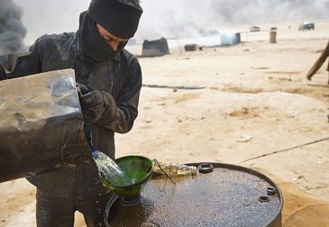 Как ИГИЛ зарабатывает на сирийской и иракской нефти