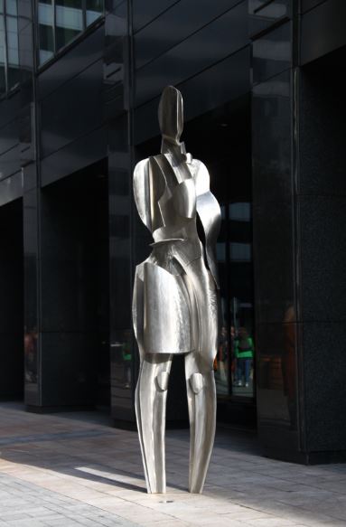 statue-in-the-white-square-moscow-frangulyan-wsj