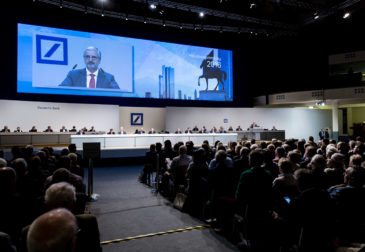 Deutsche Bank отказал США