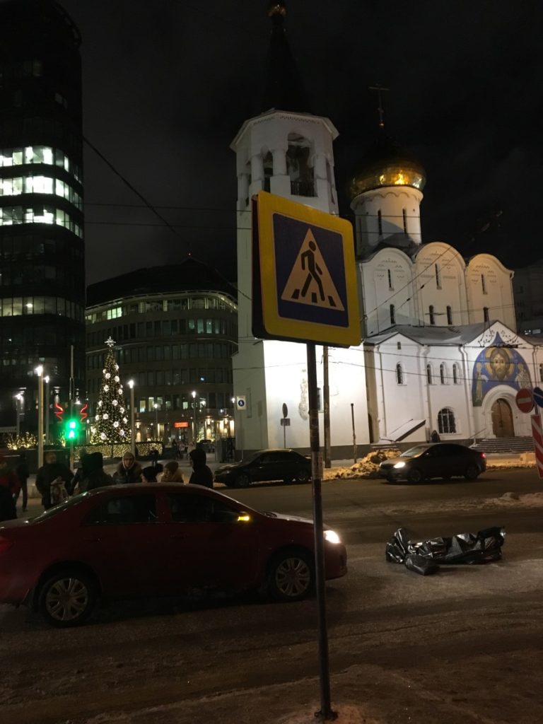 red-car-belorusskaya