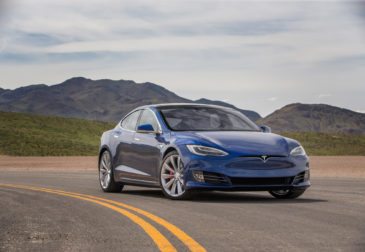 Tesla превосходит все ожидания, поставив рекордные 25 000 автомобилей в первом квартале