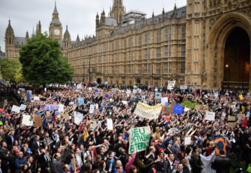 Досрочные парламентские выборы стартовали в Великобритании