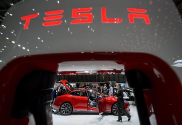 Илон Маск объявил о банкротстве Tesla