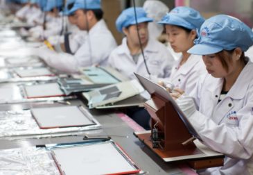Крупнейший сборщик iPhone сокращает сотрудников и расходы