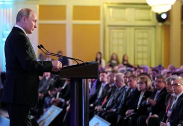 Путин призвал бизнесменов вкладывать в нацпроекты