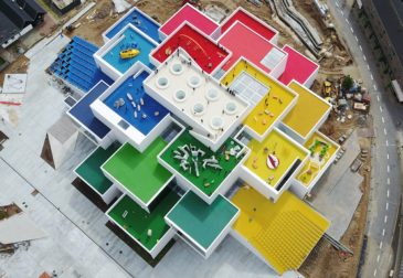 А вы хотели бы жить в доме LEGO?