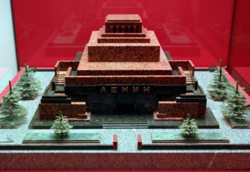 Американский художник хочет выкупить тело Ленина
