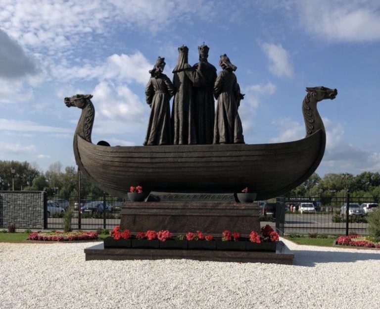 romanov-family-tsar-king-dinasty-monument