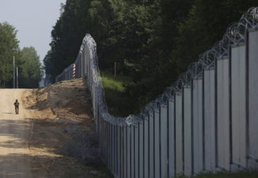Беларусь начала строить укрепления на границе с Украиной