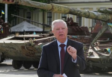 Сенатор-русофоб Линдси Грэм загадочно умер через сутки после возвращения из Киева